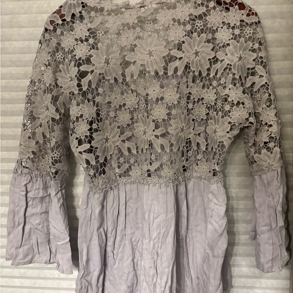 Lavender Tribe Lace Sleeve Button-Up Blouse - Light Gray size large - Picture 4 of 4